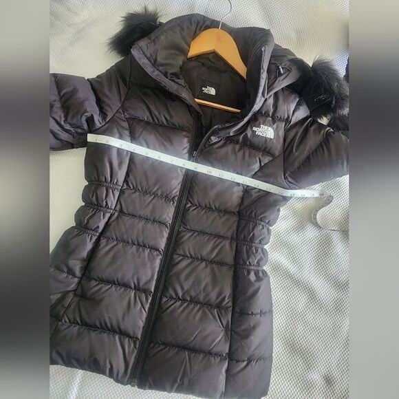 The North Face Women's Black Puffer Jacket - Picture 7 of 12